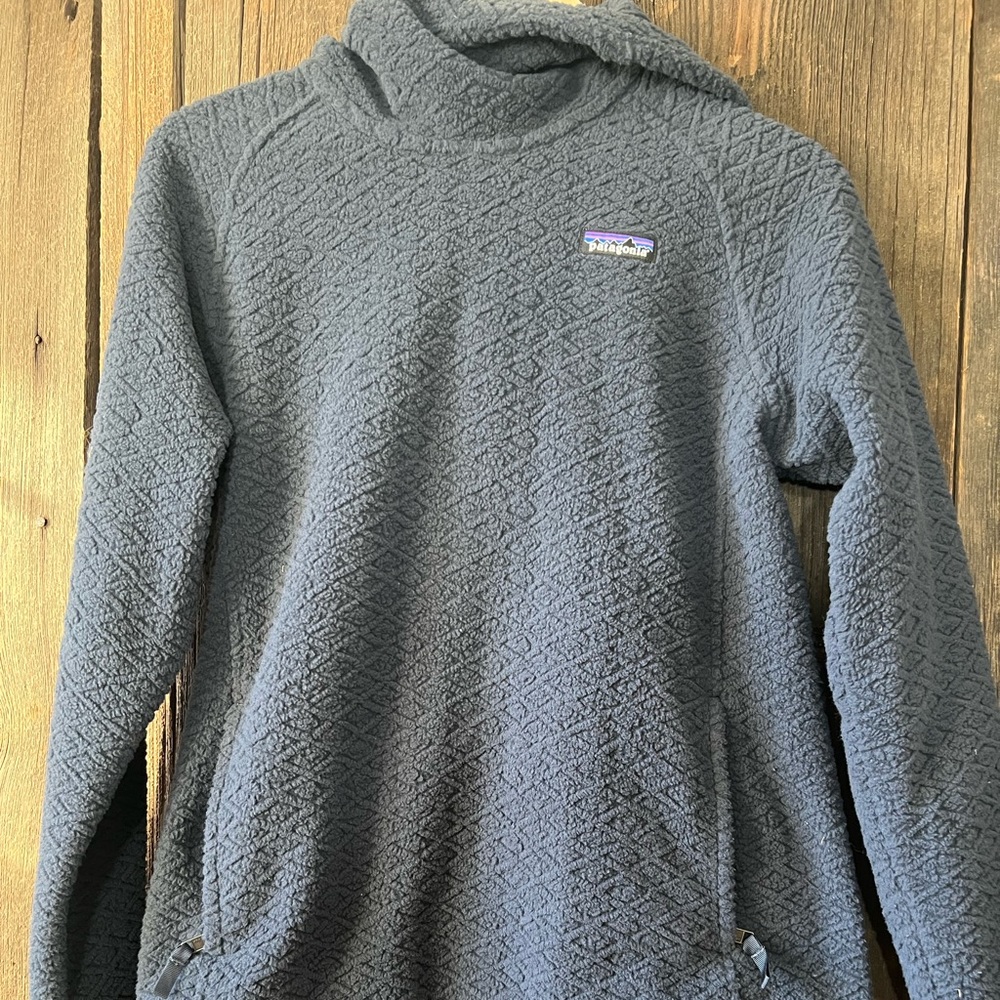 Patagonia ladies Diamond Capra medium. Smolder Blue. EUC.  Worn once